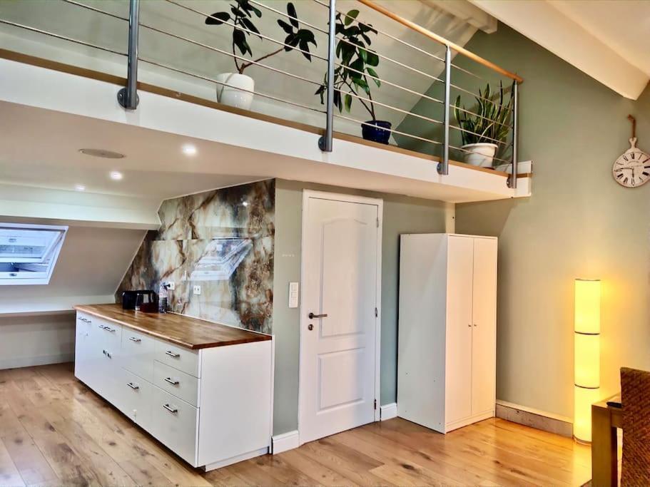 Peaceful Home Close To Airport With Parking Steenokkerzeel Bagian luar foto