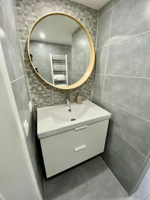 Peaceful Home Close To Airport With Parking Steenokkerzeel Bagian luar foto