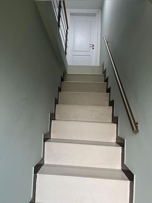 Peaceful Home Close To Airport With Parking Steenokkerzeel Bagian luar foto
