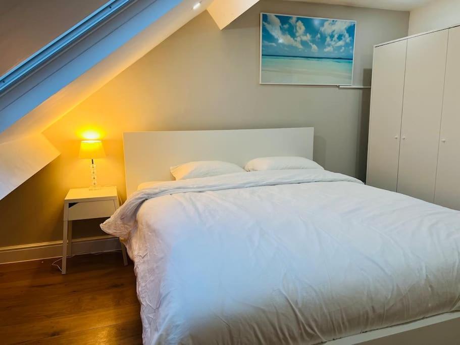 Peaceful Home Close To Airport With Parking Steenokkerzeel Bagian luar foto